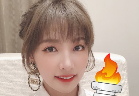 硬糖少女303集体合照,谁注意到赵粤的手势,团魂不再体现