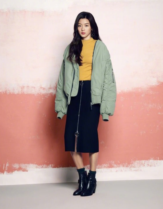 全智贤|全智贤38岁生三胎难恢复？夏天穿冬装现身，难掩脸色蜡黄憔悴