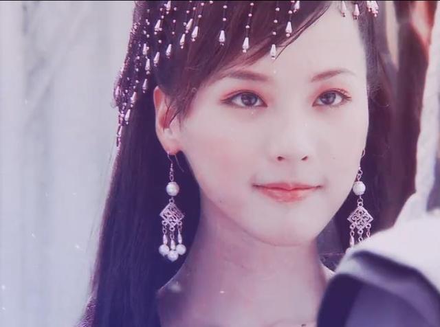 吴佳尼的上官飞凤明明美得惊天动地却总是被人遗忘