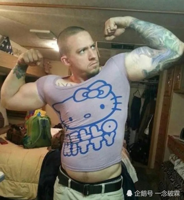 搞笑趣图你这一身的肌肉感觉和你的衣服有点不对称呀