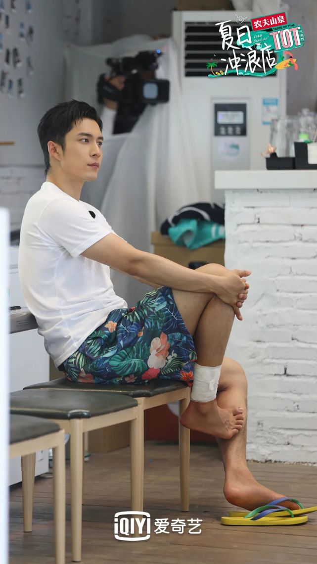 夏日冲浪店成冲浪种草机王一博韩东君不舍杀青