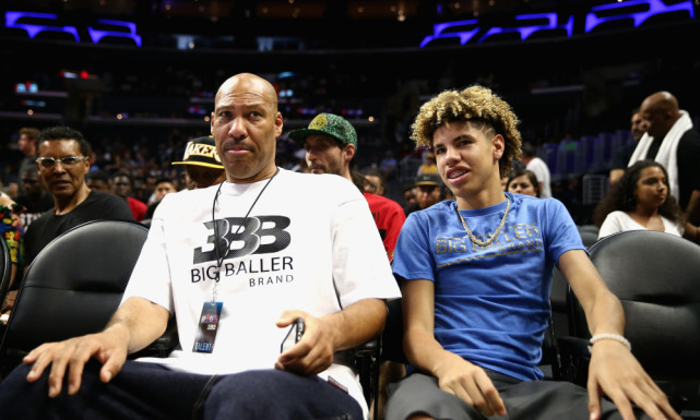 像"三球"拉梅洛-波尔,他的父亲"球爹"拉瓦尔-波尔一直在为他参加