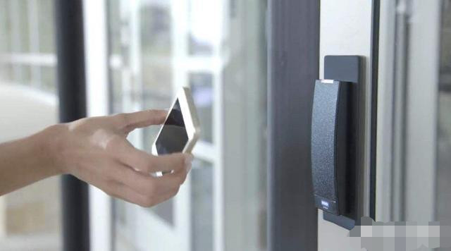 手机nfc可以复制小区用的门禁卡吗?看完你就不觉得可惜了