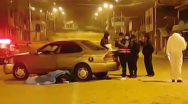 皮奇|被怀疑开枪打死邻居，男子两周后在妻儿面前被武装分子射成马蜂窝