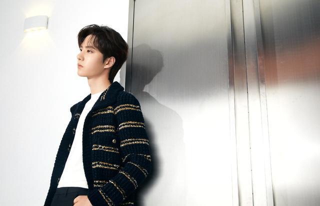 王一博|王一博刚刚向汪涵表白，看清内容后瞬间泪奔，粉丝：这也太有心了