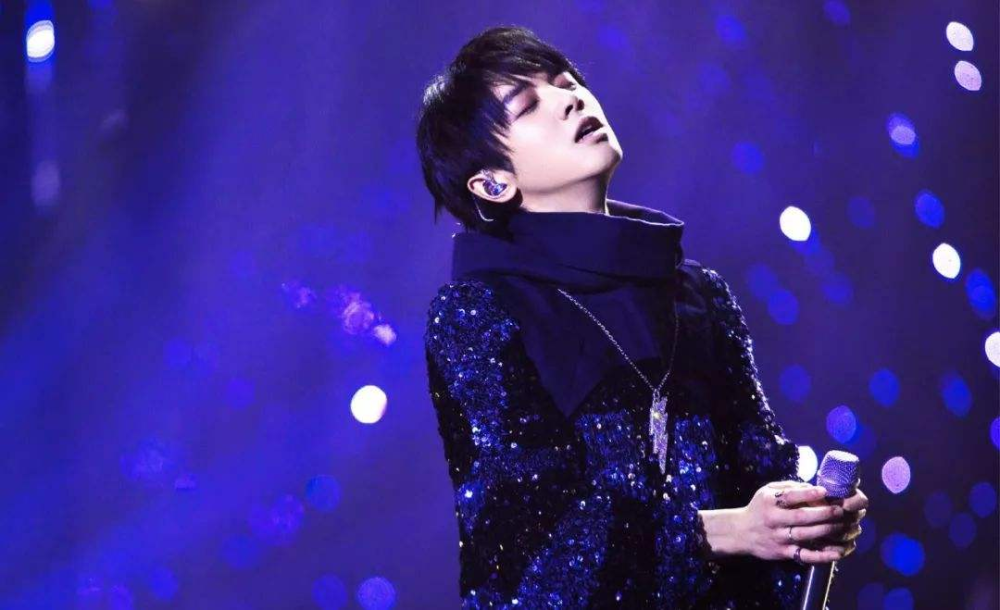 华晨宇|华晨宇最新造型曝光！剃寸头颠覆形象，发文调侃自称“十辰于”