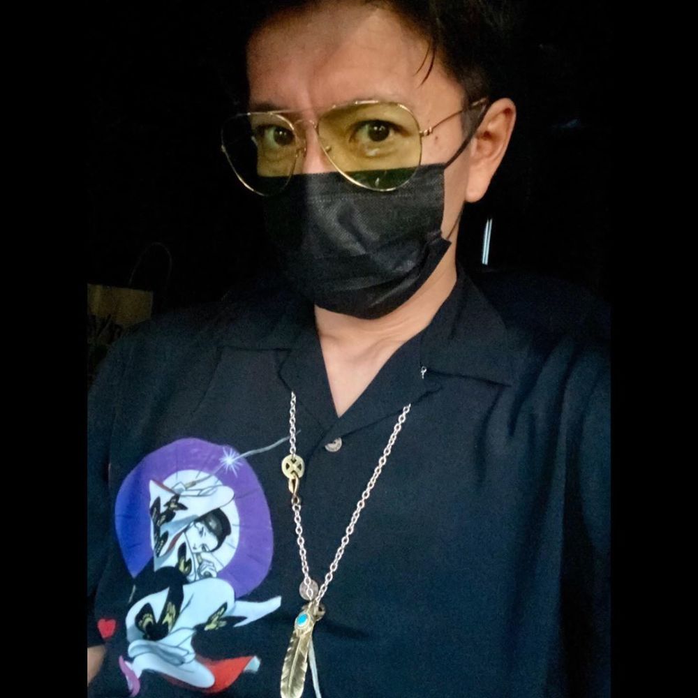 47岁木村拓哉晒自拍 大翻领衬衫秀锁骨 绝版银饰项链有钱都买不到 腾讯新闻