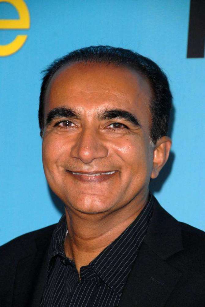 郑健(ken jeong)几位知名的美国亚裔演员,记者和社交媒体红人呼吁结束