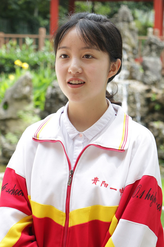 唐明川 总分:712 学校:贵阳一中 语文 127 ,数学 137 外语 147 ,综合