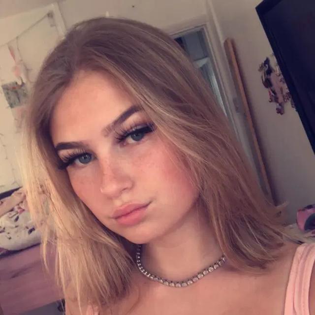 英国_社会|英国16岁花季少女被火车撞后身故，朋友称赞她外表美丽，内心善良