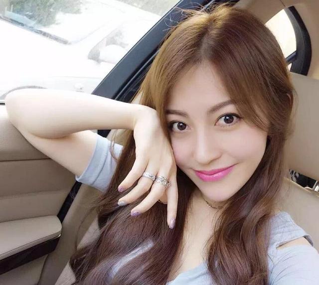 在北影的这段时间,不仅事业比较成功,而且还收获了爱情,遇到了邵思涵!