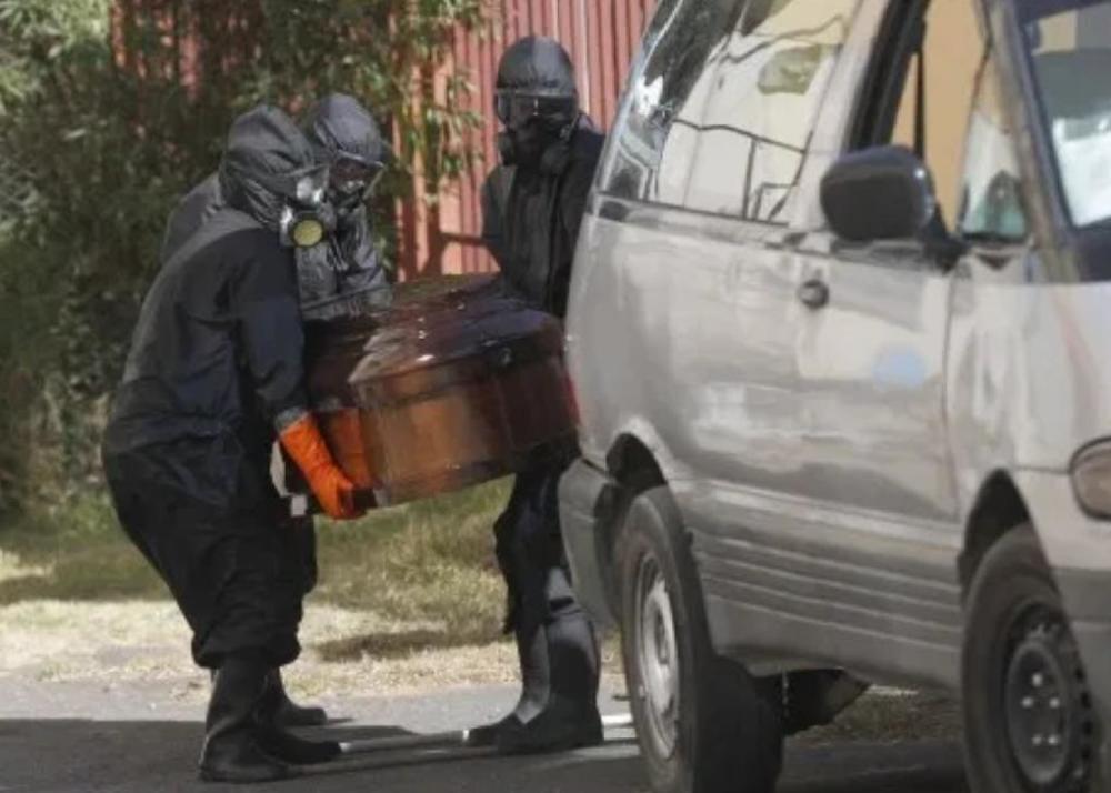 玻利维亚_社会|玻利维亚警察街头处理数百具尸体，均是因新冠丧生的人们