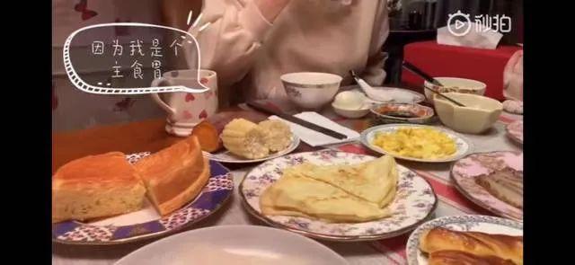 许晴|51岁许晴身材近照流出：这个细节，出卖了你的生活层次