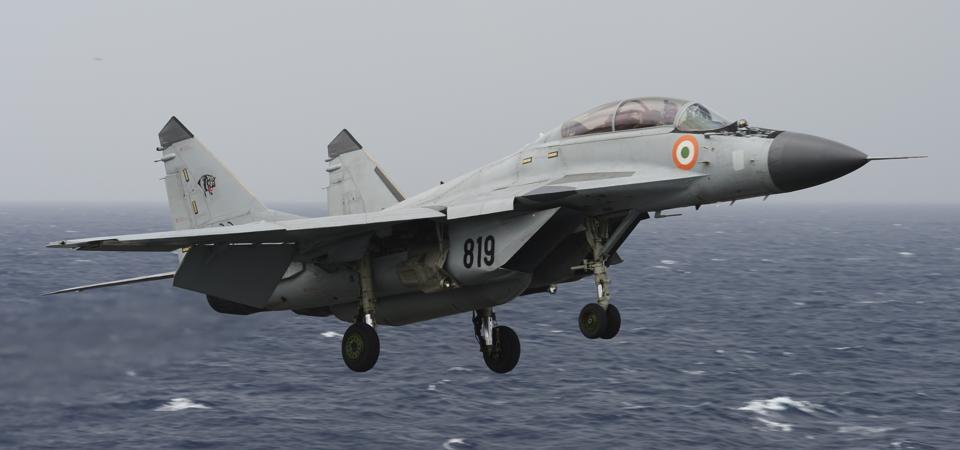 印度_军事|绝望！印度强征落后的海军飞机去列城边境挑衅，军种矛盾一触即发