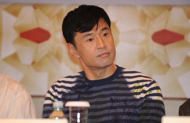 于荣光|铁汉柔情的于荣光：让患癌父亲喝酒，用一个谎言让父亲多活了7年