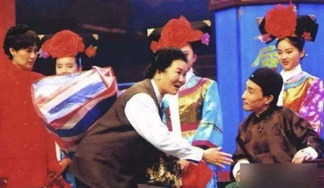 赵丽蓉|不是母子胜似母子，赵丽蓉临终时，为什么巩汉林不去送她最后一程