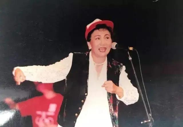 赵丽蓉|不是母子胜似母子，赵丽蓉临终时，为什么巩汉林不去送她最后一程