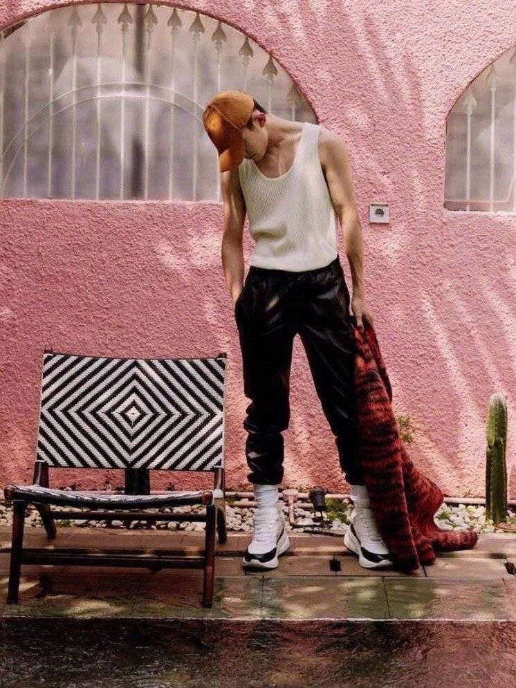 易烊千玺|易烊千玺颜值遭质疑，网友发布他的脸部比例图，公认黄金比例脸