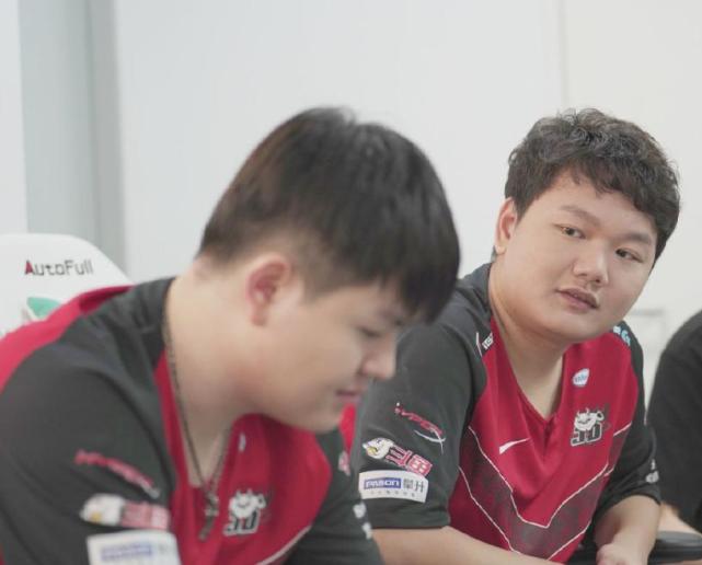 JDG赢了比赛教练却不开心，为什么？开团绿毛不听话