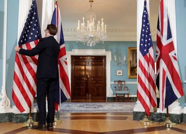 鲍里斯·约翰逊|脱欧谈判、英美谈判皆不利，鲍里斯可能遭“政变”？