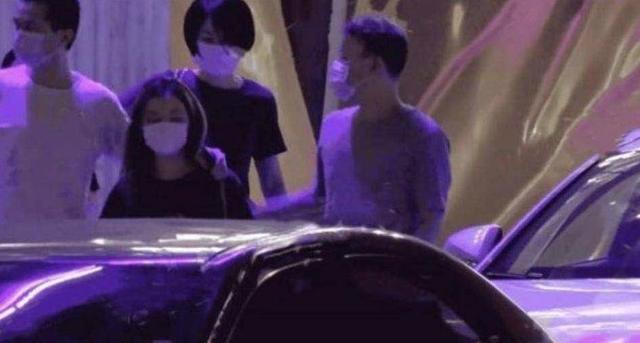 王菲|王菲14岁女儿喝红酒，引网友热议，入读贵族学校每年85万学费