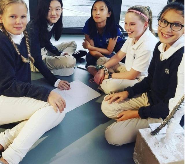 王菲|王菲14岁女儿喝红酒，引网友热议，入读贵族学校每年85万学费