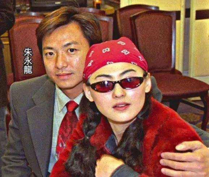 张柏芝|又闹翻！张柏芝被前经纪人控告，网友：加上向太朱永龙已是第三个