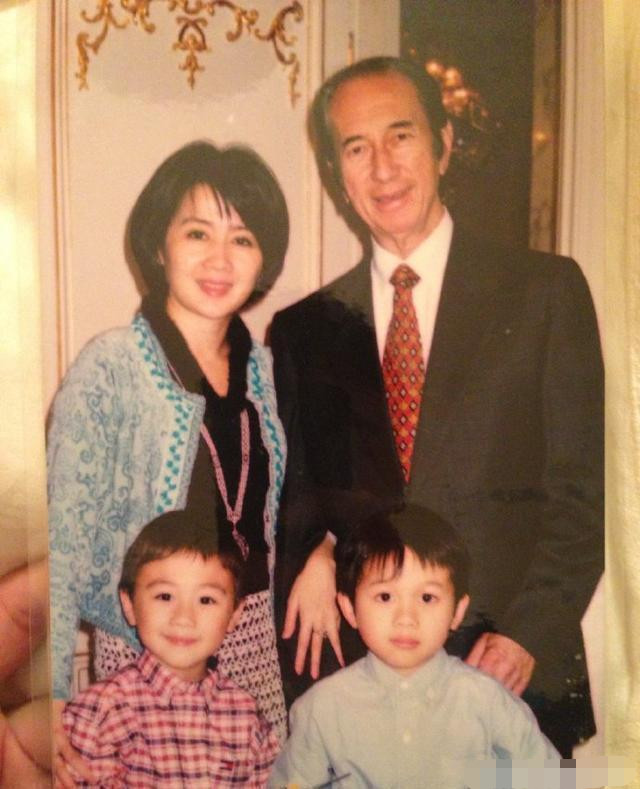 何猷君|何猷君难得晒儿子却被20亿豪宅抢镜，房间堆满杂物很有生活气息