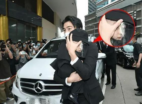 何猷君|何猷君难得晒儿子却被20亿豪宅抢镜，房间堆满杂物很有生活气息