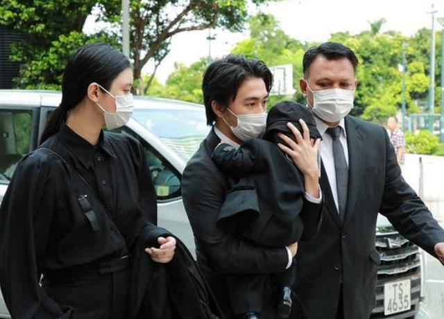 何猷君|何猷君难得晒儿子却被20亿豪宅抢镜，房间堆满杂物很有生活气息