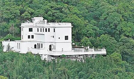 何猷君难得晒儿子却被20亿豪宅抢镜,房间堆满杂物很有生活气息