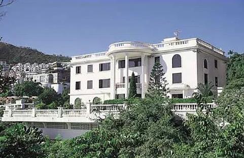 何猷君|何猷君难得晒儿子却被20亿豪宅抢镜，房间堆满杂物很有生活气息