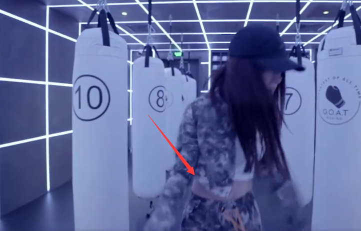 李小璐|39岁李小璐晒热舞视频，秀蛮腰嘻哈风十足，直言被骂也不放弃