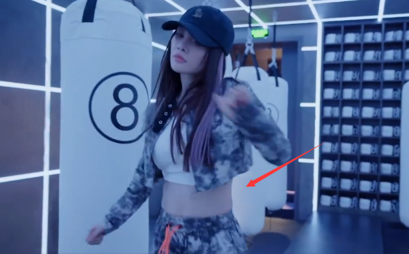 李小璐|39岁李小璐晒热舞视频，秀蛮腰嘻哈风十足，直言被骂也不放弃