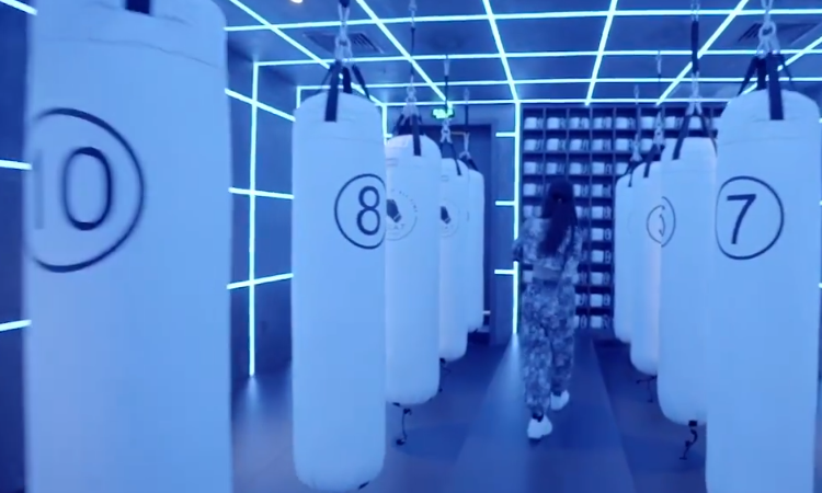 李小璐|39岁李小璐晒热舞视频，秀蛮腰嘻哈风十足，直言被骂也不放弃