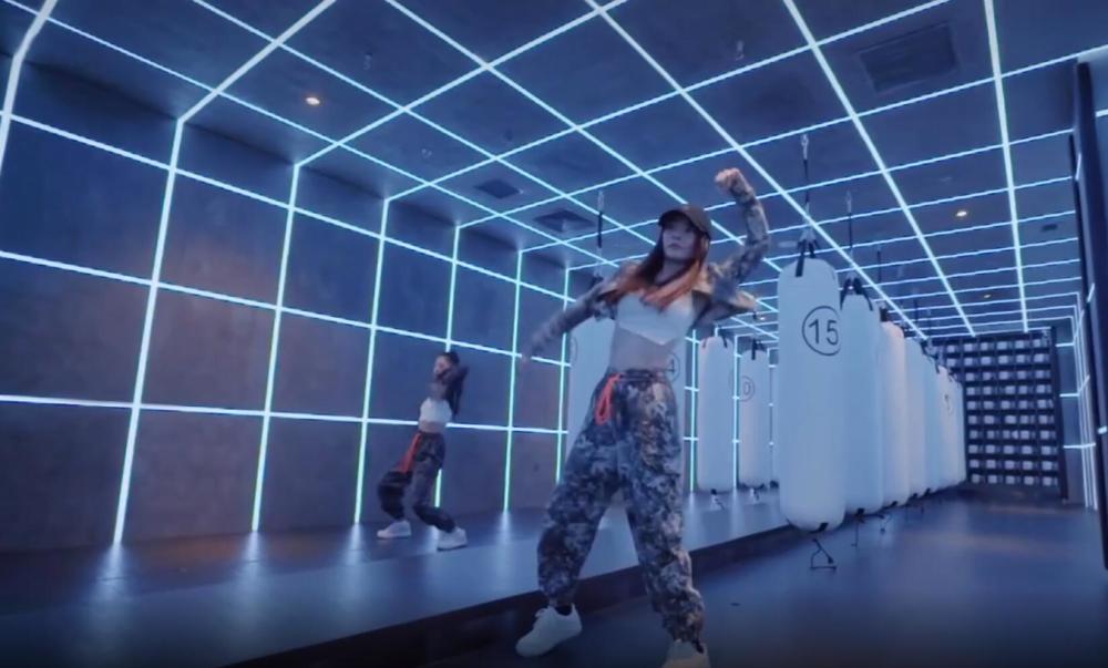 李小璐|李小璐穿露脐装大秀热舞：你继续讨厌，我热爱，跳得不好也不放弃