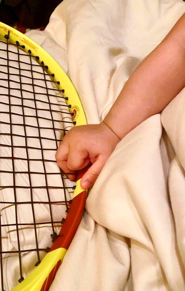 何猷君|何猷君难得晒儿子却被20亿豪宅抢镜，房间堆满杂物很有生活气息