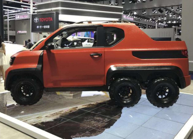 偶遇一台6轮皮卡车上挂五菱标官方我啥时出的这款车