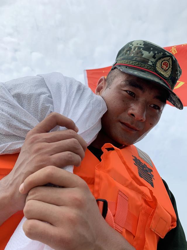 安徽合肥:武警日夜鏖战 坚守三河古镇