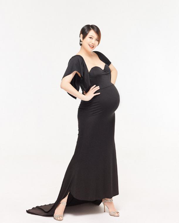 陈莹|43岁“柳红”陈莹穿恨天高拍孕照，女儿亲吻妈妈巨肚画面温馨
