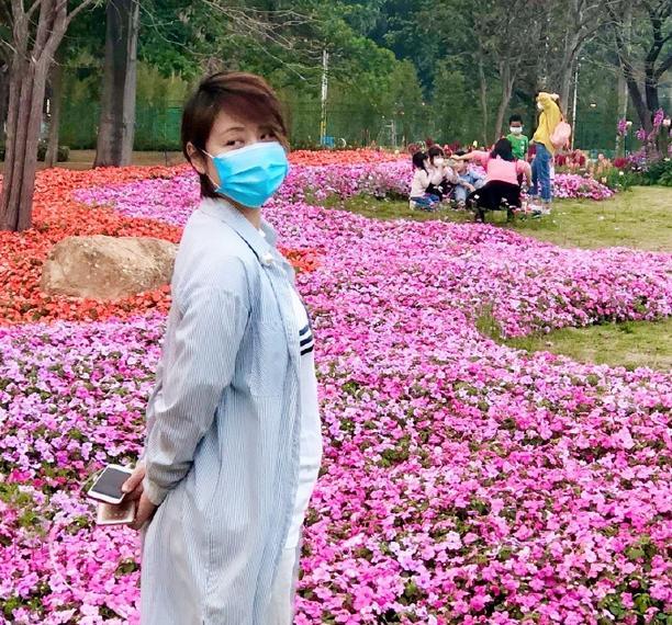 陈莹|43岁“柳红”陈莹穿恨天高拍孕照，女儿亲吻妈妈巨肚画面温馨