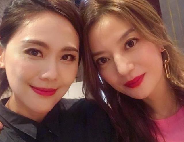 陈莹|43岁“柳红”陈莹穿恨天高拍孕照，女儿亲吻妈妈巨肚画面温馨