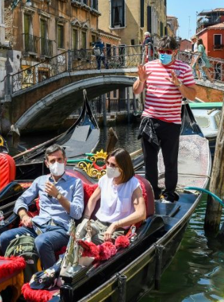 威尼斯|乘客变胖，威尼斯游船限制载客数量，负责人：太胖会翻船