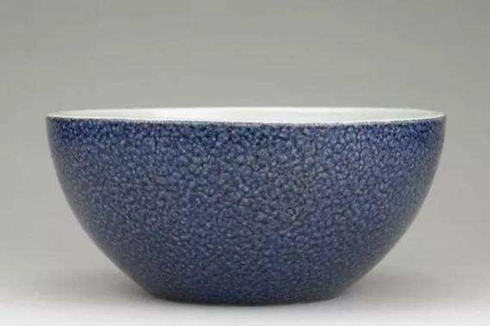 文物商店|70年代老人低价卖喂鸡碗，专家鉴定后发现，这东西全世界仅3个