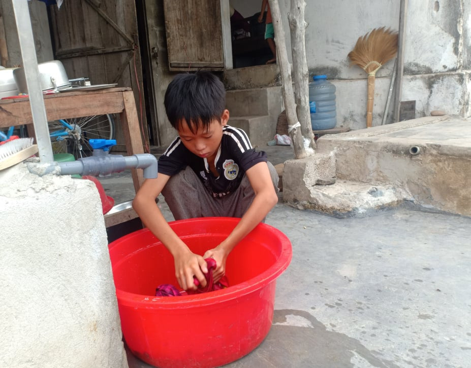 孩子|智障女子生娃后不知孩子父亲是谁，如今自己患癌儿子成了她的依靠