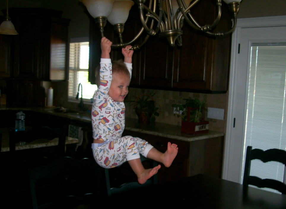 美国马里兰州|美国一母亲发现3岁女儿臂力惊人，查看儿童房监控后大吃一惊