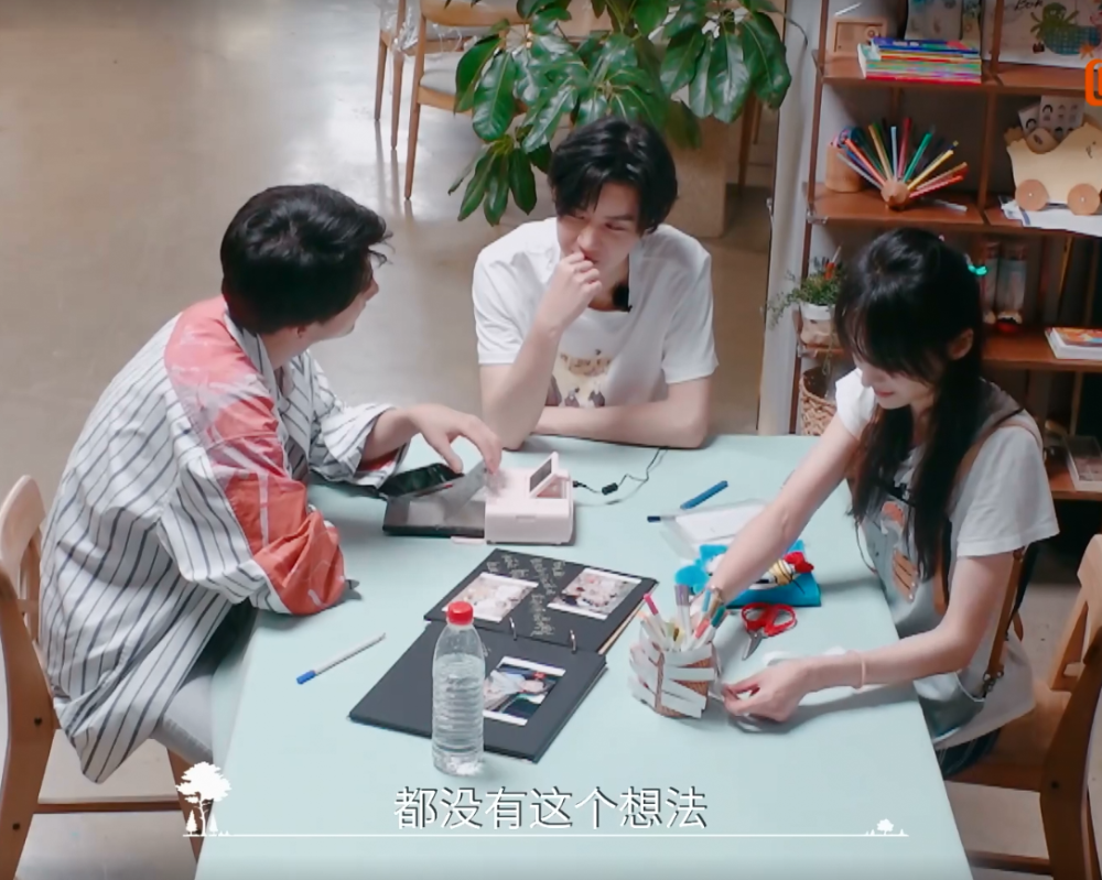 郑爽|郑爽太敢说！直言结不结婚不重要，后期连忙打出一行字救场