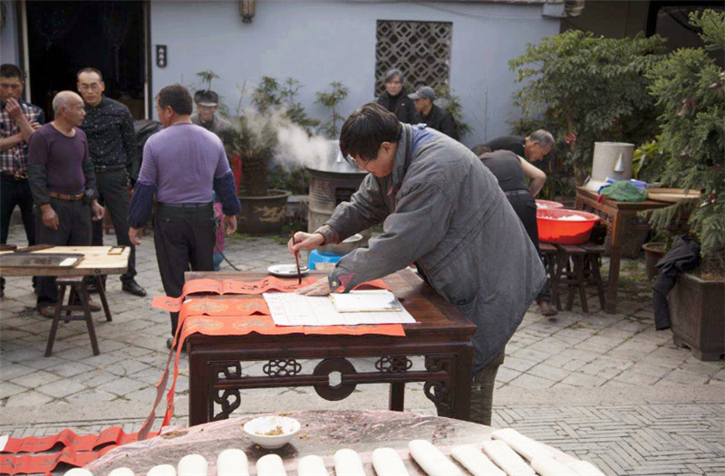 东和尚|上联“东和尚，西尼姑，两厢情愿，糊糊涂涂”，下联该怎么对？