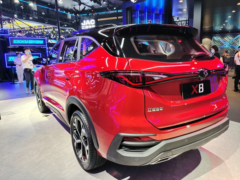 江淮携嘉悦x8亮相成都车展前脸极具玛莎气息