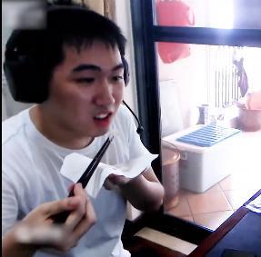 虎牙红莲试吃生化武器网友把汤也喝了明年坟头草都三尺高